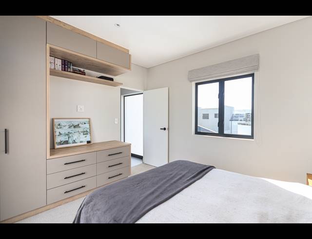 4 BEDROOM FREEHOLD FOR SALE IN SANDOWN